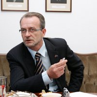 Министр юстиции планирует быть 16 марта у памятника Свободы