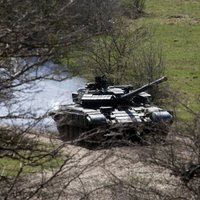 Аваков: российские танки и БТРы пересекли государственную границу Украины
