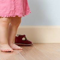 Pirmie apavi mazulim – kad pirkt un ko ņemt vērā?
