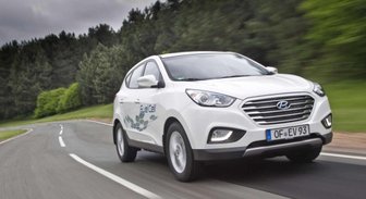 Ūdeņraža 'Hyundai' ar vienu bāku šķērso Skandināviju