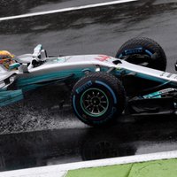 Hamiltons Moncā izcīna 69. 'pole position' un labo Šūmahera rekordu