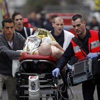 Uzbrukumā satīras žurnāla 'Charlie Hebdo' redakcijai Parīzē nogalināti 12 cilvēki; Francijā piemin upurus