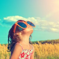 Важно знать каждому родителю! Сколько солнца полезно ребенку и как вы можете защитить его от рака кожи
