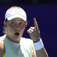 Ostapenko un Sevastova uzlabo pozīcijas WTA rangā; Gulbim 68 vietu kritums