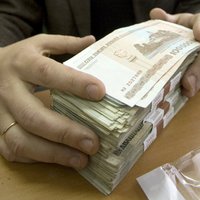 Белорусы массово снимают деньги со вкладов