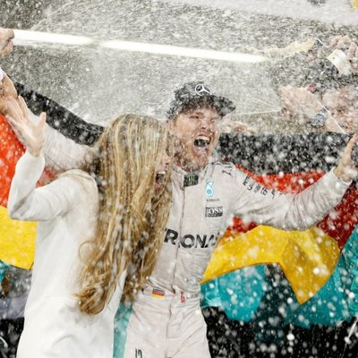 Rosbergs: esmu ļoti lepns, ka man izdevās atkārtot tēva sasniegumu