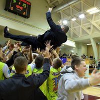 Foto: Jēkabpils 'Lūši' pārliecinoši nosargā pērn iegūto Latvijas kausu volejbolā