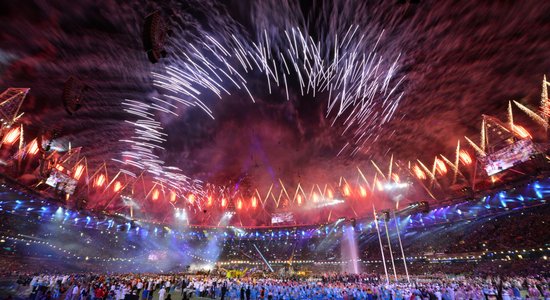 Krāšņs 'uguns festivāls' noslēdz Londonas paralimpiskās spēles