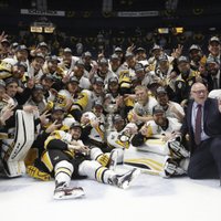 NHL 100. sezona: viens latvietis, dalībnieku rekords un 'Penguins' centieni gūt 'hat trick'