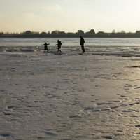 Спасатели призывают как следует подумать, прежде чем ступать на лед