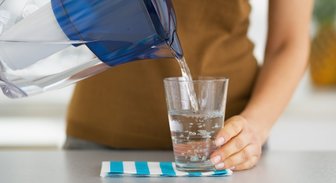 Семь вещей, которые случаются с теми, кто пьет по четыре литра воды в день