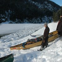 Redzēt nāvi vaigā un atgriezties. Latviešu ceļotāju piedzīvojumi Kanādas ledainajās upēs (1. daļa)