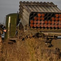 Ukrainas dienvidos iznīcinātas piecas krievu munīcijas noliktavas