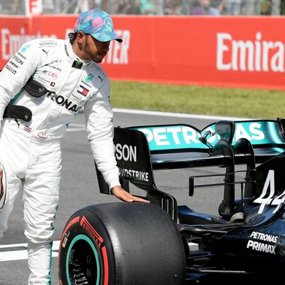 Hamiltons 'Mercedes' automašīnas sauc par fantastiskām
