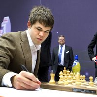 За шахматной короной Карлсену придется лететь в Индию