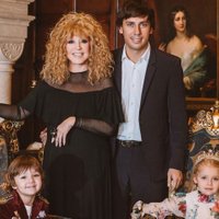 Galkins gadu mijā pārsteidz ar skaistu ģimenes foto