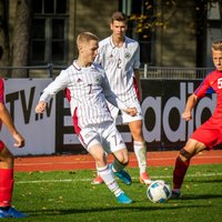Latvijas U-19 futbolisti spēles izskaņā gūst vajadzīgos trīs vārtus; kvalificējas EČ elites kārtai
