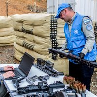 FARC nodod ANO novērotājiem vairāk nekā 2000 ieroču