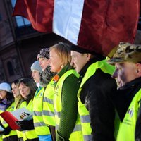 Латвия готова блокировать бюджет ЕС, возмущенные крестьяне протестуют в Брюсселе