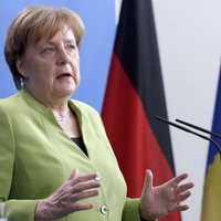 Vācija, Francija un Lielbritānija darīs visu, lai nosargātu Irānas kodolvienošanos, sola Merkele
