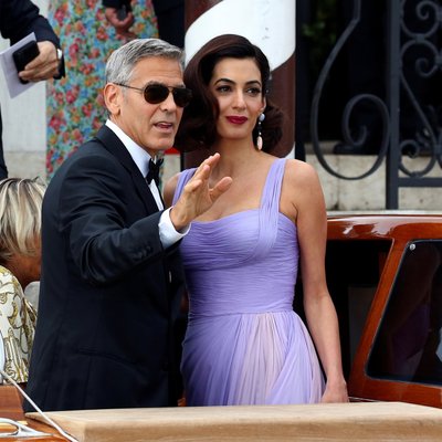 ФОТО: Амаль Клуни вернула великолепную форму после родов