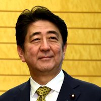 Japānas premjerministrs pārvēlēts valdošās partijas vadītāja amatā