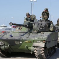В Швеции на военных учениях под лед провалился танк: погиб танкист