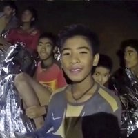 Video: Taizemes alā iesprostotie zēni ir veseli; glābēji gatavojas atbrīvošanai