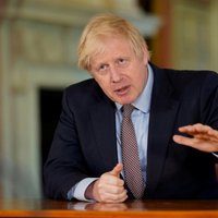 Džonsons brīdinās ES, ka Lielbritānija ir gatava bezvienošanās 'Brexit', vēsta laikraksts