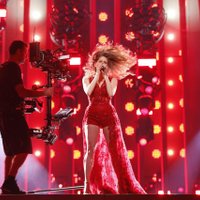 ФОТО: Фанаты "Евровидения-2018" назвали латвийскую певицу "сексапильной"