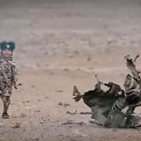 Baiss 'Daesh' video: mazs puisītis uzspridzina 'britu spiegus'