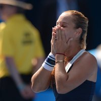 Cibulkova atgūstas pēc katastrofāla sākuma un kā pirmā sasniedz WTA sezonas noslēguma turnīra finālu