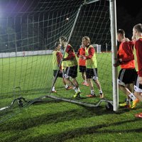 Latvijas futbola izlasē, iespējams, plosās rota vīruss; atceļ treniņu