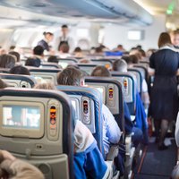Vai šauras sēdvietas lidmašīnās nākotnē varētu kļūt par problēmu?