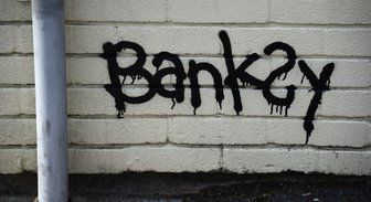 ФОТО: После концерта Massive Attack в Киеве появились граффити Бэнкси
