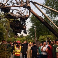 Foto: Pakistānā avarē neliela mācību lidmašīna; divi cietušie