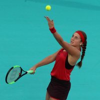 Остапенко проиграла в первом матче сезона, Севастова вышла в четвертьфинал