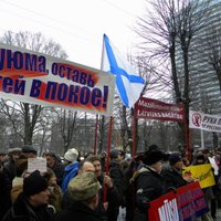 ФОТО: у здания правительства состоялся пикет в защиту русских школ