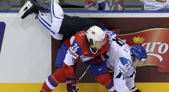 VIDEO: Somijas hokejisti iekļūst pasaules čempionāta pusfinālā