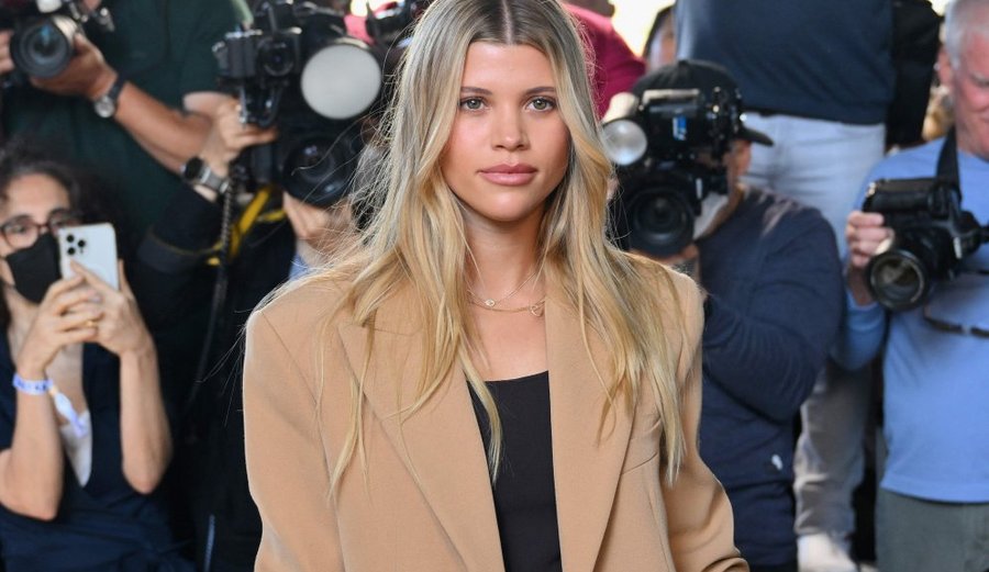 “Sofia Richie’s Luxurious Wedding in France: From Chanel Dress to Celebrity Guests”