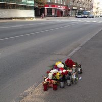 Rīgas centrā traģiskā avārijā iet bojā motociklists; lūdz atsaukties aculieciniekus