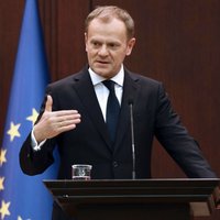 ES decembrī pagarinās sankcijas pret Krieviju, pārliecināts Tusks