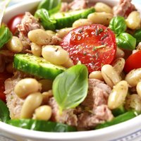 Pupiņu salāti – ģeniāls risinājums ātrām un slinkām darbdienu maltītēm