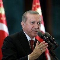 Turcijas parlamentam jāapsver nāvessoda atjaunošana puča plānotājiem, uzskata Erdogans