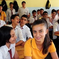 Kurdi Rožavas skolās ievieš savu mācību programmu