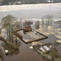 Reportāža: Skats uz plūdu skarto Jēkabpili no putna lidojuma