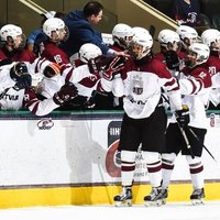 Latvijas U-18 hokejisti ar drošu uzvaru sāk cīņu par vietas saglabāšanu elitē