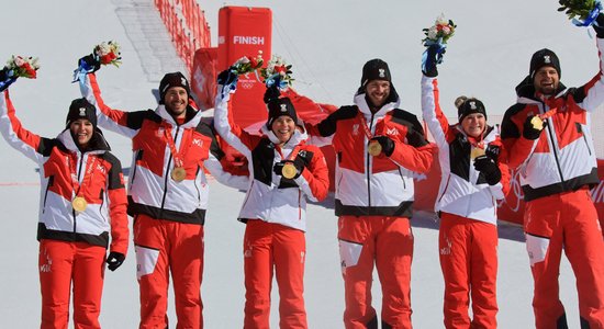 Austrijas kalnu slēpotāji triumfē komandu sacensībās paralēlajā slalomā