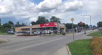 Video: Jēkabpilī moto festivāla laikā motociklists notriecis gājēju