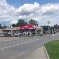 Video: Jēkabpilī moto festivāla laikā motociklists notriecis gājēju